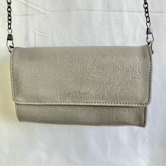 MATT & NATT GREY CROSSBODY BAG METALLIC STRAP VEGAN LEATHER SMALL  SHOULDER BAG - Picture 3 of 11